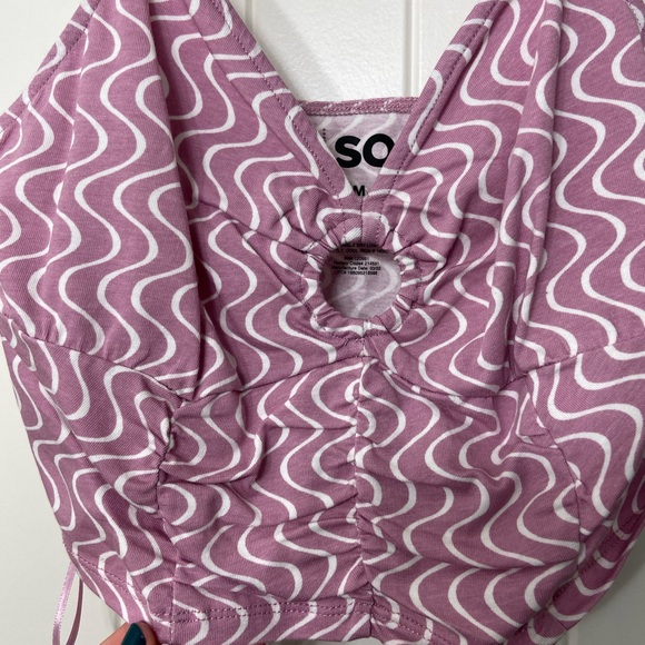 NEW SO women’s pink white cutout‎ ripple squiggly line patterned crop top tank M - Picture 2 of 6